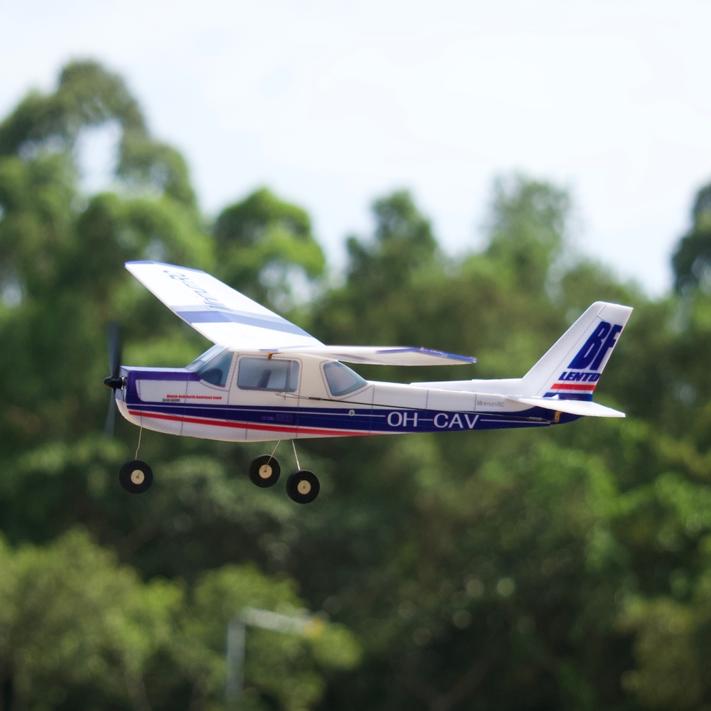 Kids Outdoor Fun - Minimumrc ชุดเครื่องบิน Cessna152สีฟ้า360มม. wingspan 3ช่องเทรนเนอร์เครื่องบิน RC